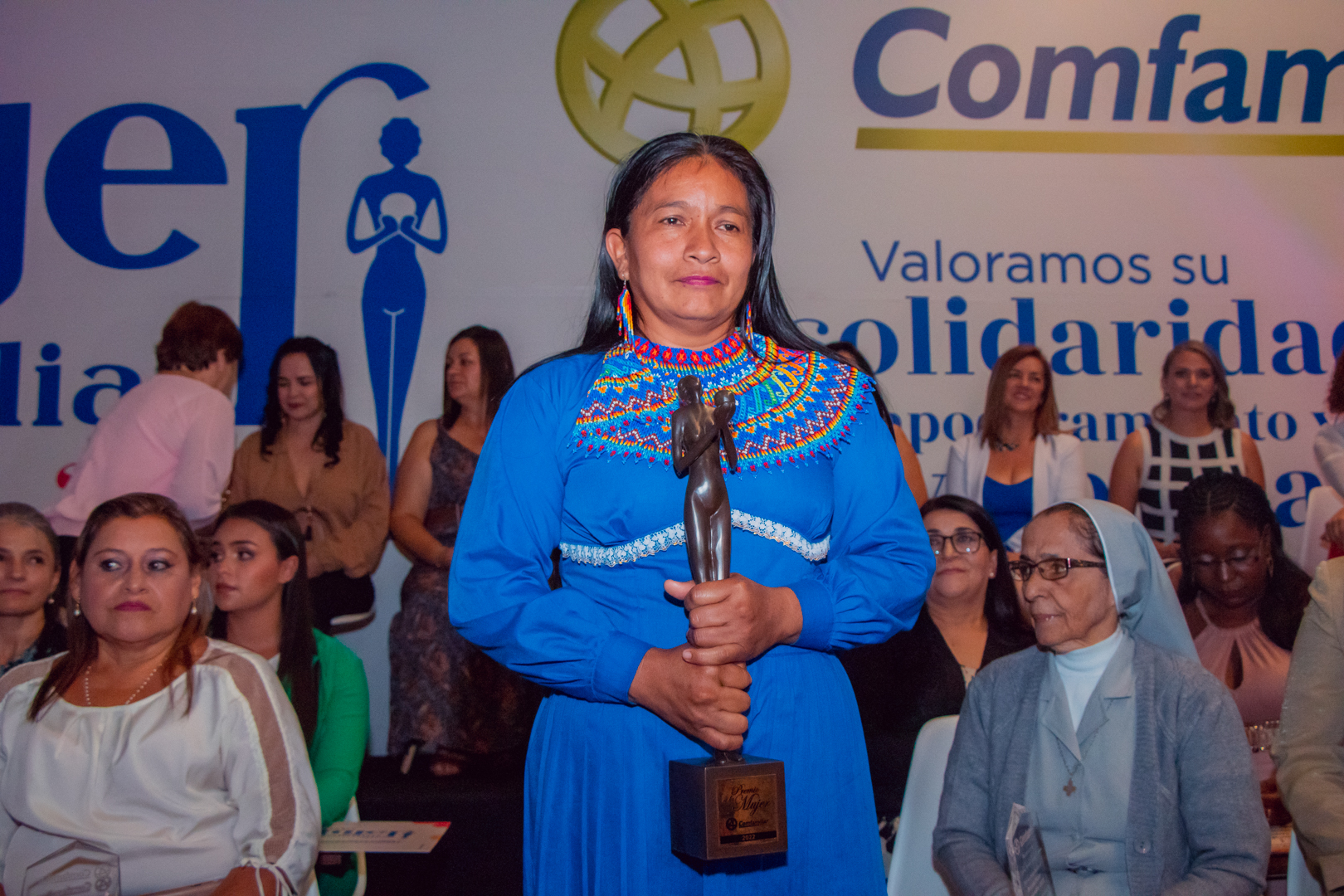 Abierta la convocatoria al Premio Mujer Comfamiliar 2023