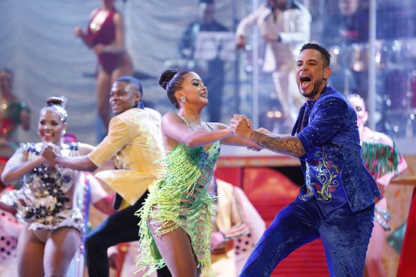 Delirio, un show de salsa, circo y orquesta