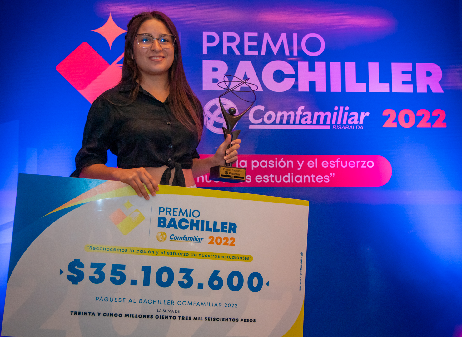 La recompensa al esfuerzo y dedicación de Manuela López Castro, Bachiller Comfamiliar 2022